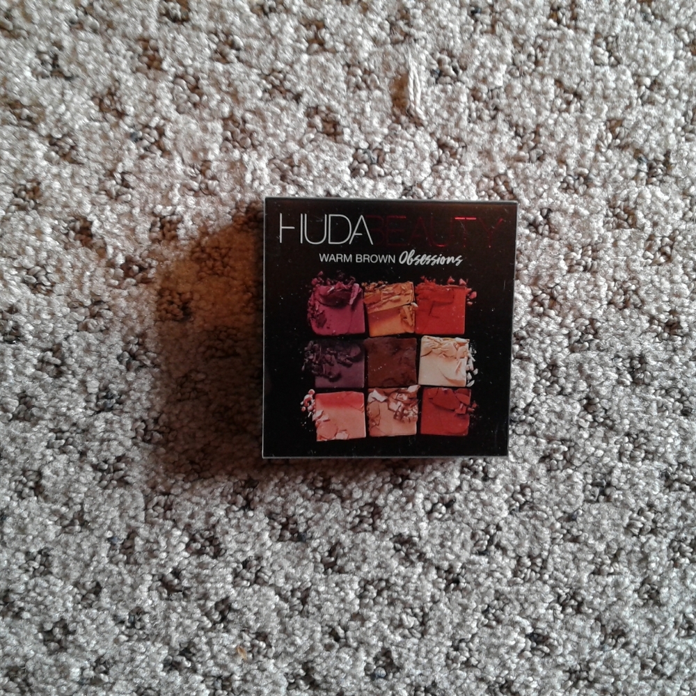 Huda eyeshadow